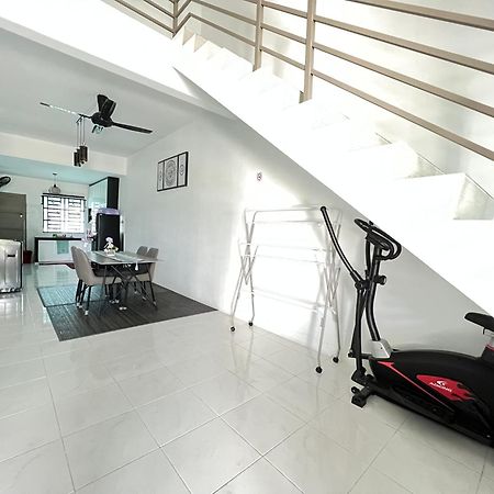 Chempaka Homestay Seri Iskandar Dış mekan fotoğraf